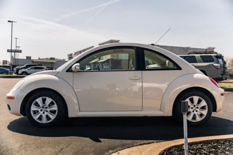 More photos of 2009 Volkswagen New Beetle Coupe S at Lux Motors, IN