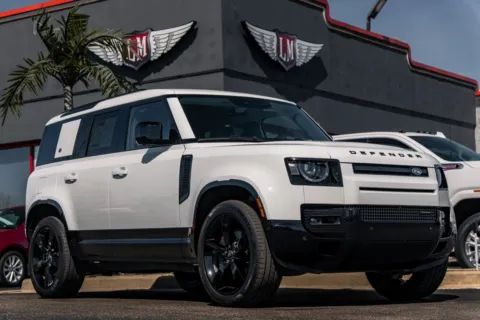 White 2023 Land Rover Defender X-Dynamic SE for sale in Evansville, IN