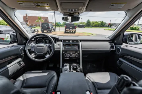 Photos of 2017 Land Rover Discovery HSE for sale in Evansville, IN at Lux Motors