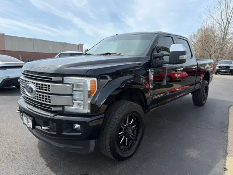 More photos of 2017 Ford Super Duty F-250 SRW Platinum at Lux Motors, IN