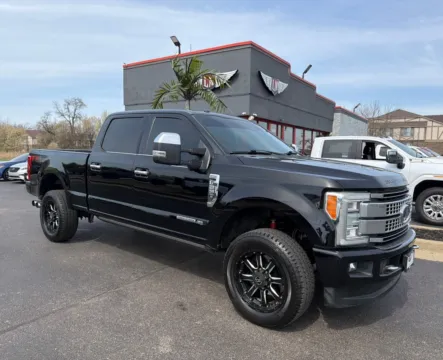 Black 2017 Ford Super Duty F-250 SRW Platinum for sale in Evansville, IN