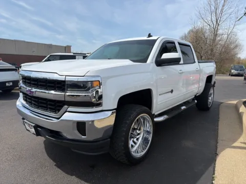 More photos of 2018 Chevrolet Silverado 1500 LT at Lux Motors, IN