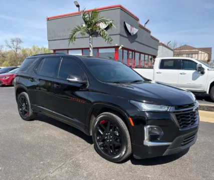 Black 2023 Chevrolet Traverse Premier for sale in Evansville, IN