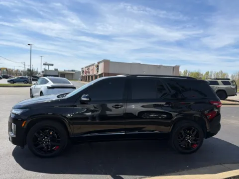 More photos of 2023 Chevrolet Traverse Premier at Lux Motors, IN