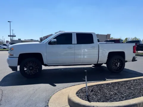 More photos of 2018 Chevrolet Silverado 1500 LT at Lux Motors, IN