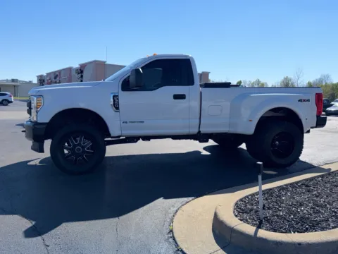 More photos of 2019 Ford Super Duty F-350 DRW XL at Lux Motors, IN