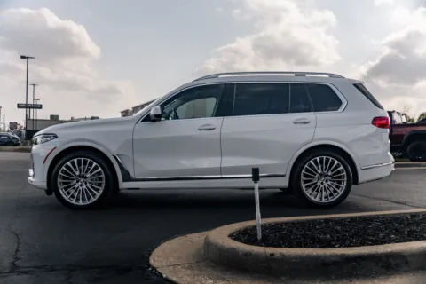 More photos of 2020 BMW X7 xDrive40i at Lux Motors, IN