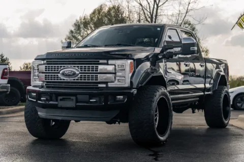More photos of 2018 Ford Super Duty F-350 SRW Platinum at Lux Motors, IN