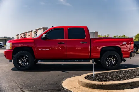 More photos of 2011 Chevrolet Silverado 1500 LT at Lux Motors, IN