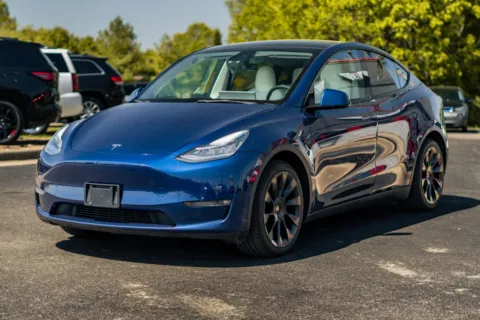More photos of 2022 Tesla Model Y Long Range at Lux Motors, IN