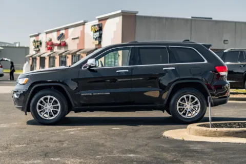 More photos of 2017 Jeep Grand Cherokee Limited at Lux Motors, IN