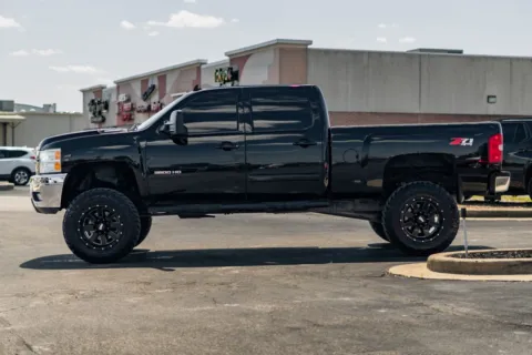 More photos of 2014 Chevrolet Silverado 3500HD SRW LTZ at Lux Motors, IN