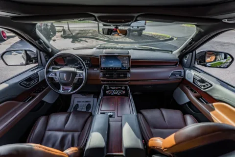 Photos of 2023 Lincoln Navigator L Reserve for sale in Evansville, IN at Lux Motors