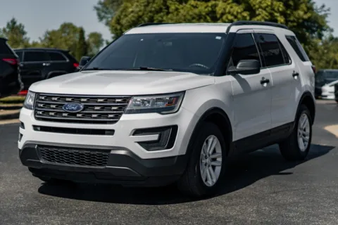 More photos of 2017 Ford Explorer at Lux Motors, IN