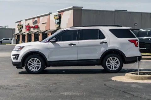 More photos of 2017 Ford Explorer at Lux Motors, IN