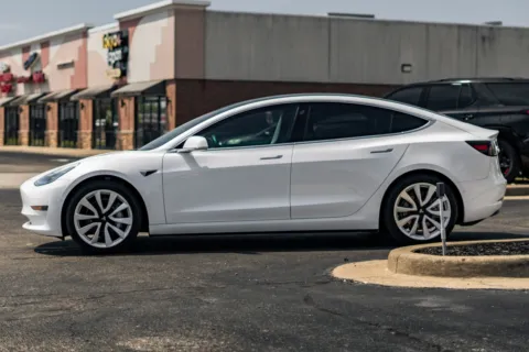 More photos of 2019 Tesla Model 3 Long Range at Lux Motors, IN