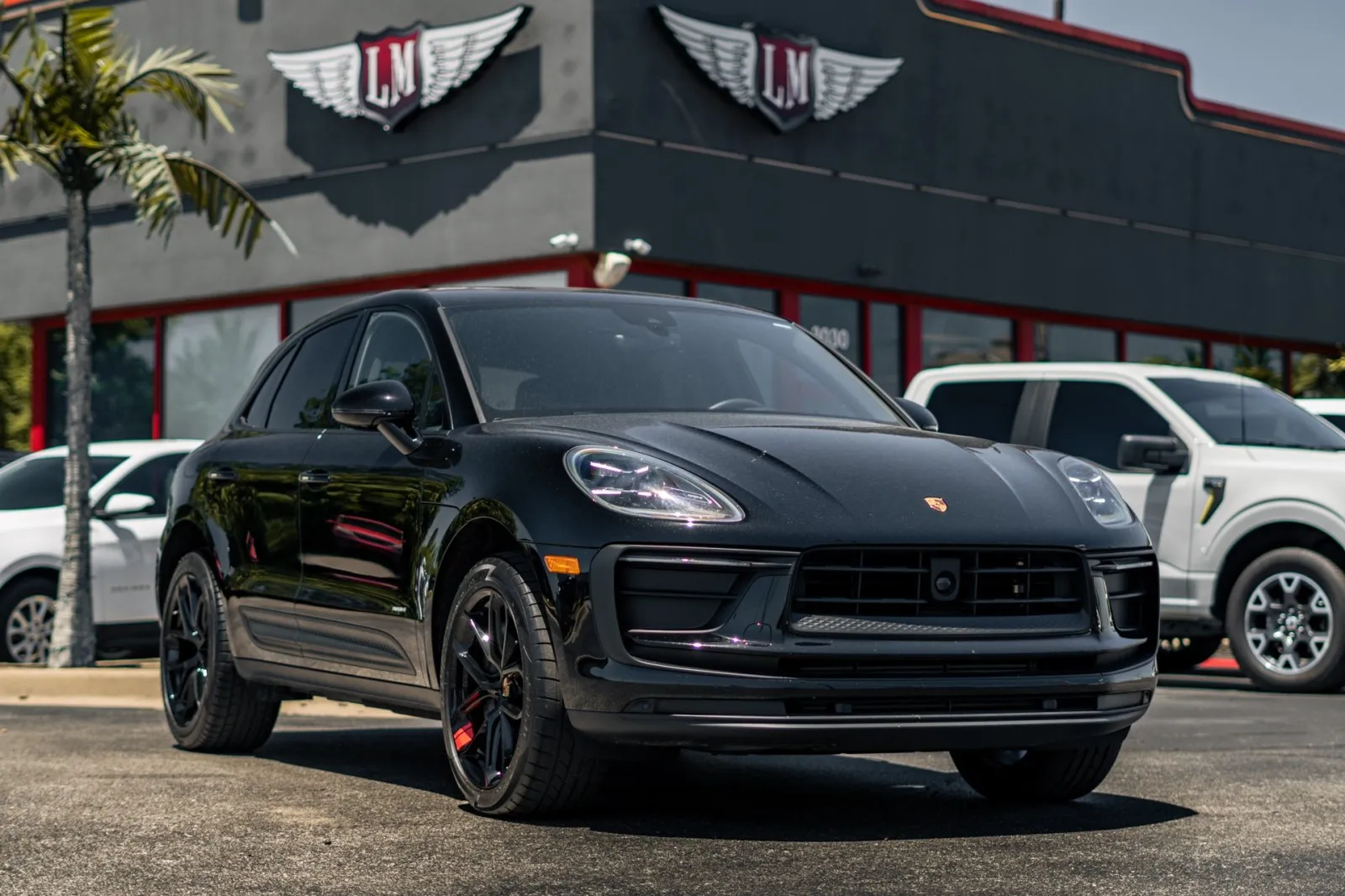 2025 Porsche Macan -'s photo