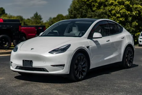 More photos of 2022 Tesla Model Y Performance at Lux Motors, IN