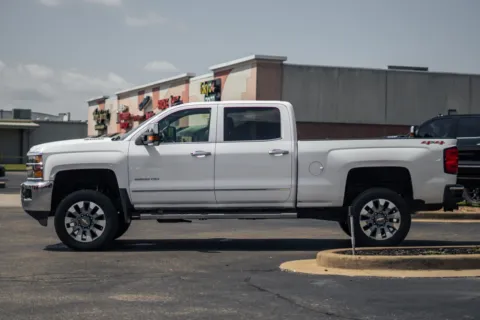 More photos of 2016 Chevrolet Silverado 2500HD LTZ at Lux Motors, IN