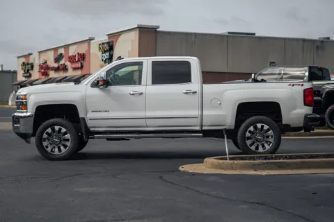 More photos of 2016 Chevrolet Silverado 2500 HD LTZ at Lux Motors, IN