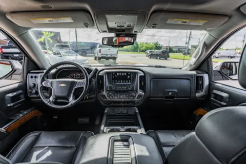 Photos of 2018 Chevrolet Silverado 1500 High Country for sale in Evansville, IN at Lux Motors