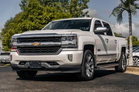 More photos of 2018 Chevrolet Silverado 1500 High Country at Lux Motors, IN