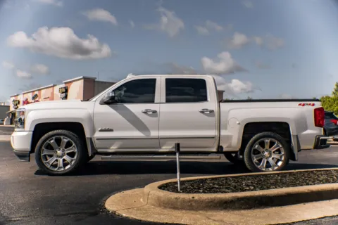 More photos of 2018 Chevrolet Silverado 1500 High Country at Lux Motors, IN