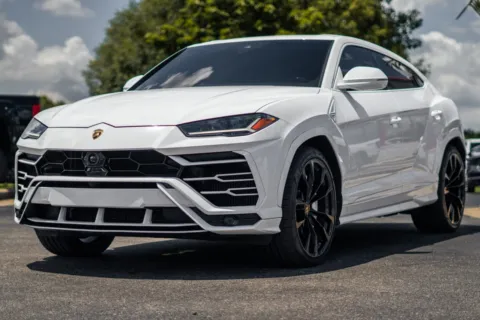 More photos of 2021 Lamborghini Urus at Lux Motors, IN