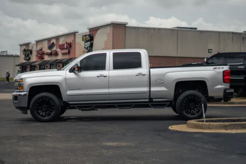 More photos of 2016 Chevrolet Silverado 2500HD LTZ at Lux Motors, IN