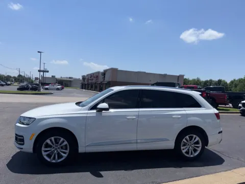 More photos of 2019 Audi Q7 Premium Plus at Lux Motors, IN