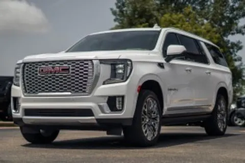More photos of 2021 GMC Yukon XL Denali at Lux Motors, IN