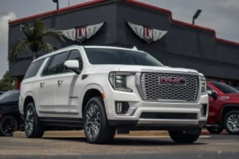White 2021 GMC Yukon XL Denali for sale in Evansville, IN