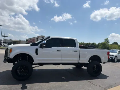 More photos of 2017 Ford Super Duty F-250 SRW Platinum at Lux Motors, IN