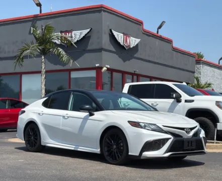 White 2021 Toyota Camry XSE for sale in Evansville, IN