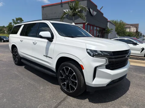 White 2021 Chevrolet Suburban RST for sale in Evansville, IN