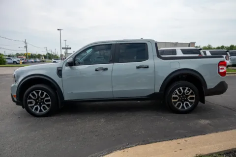 More photos of 2023 Ford Maverick LARIAT at Lux Motors, IN