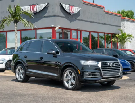 Black 2019 Audi Q7 Prestige for sale in Evansville, IN