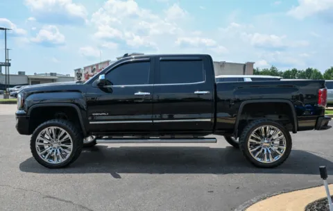 More photos of 2018 GMC Sierra 1500 Denali at Lux Motors, IN