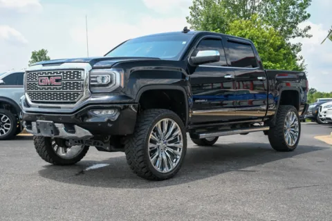More photos of 2018 GMC Sierra 1500 Denali at Lux Motors, IN