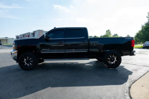 More photos of 2017 Chevrolet Silverado 2500 HD LTZ at Lux Motors, IN