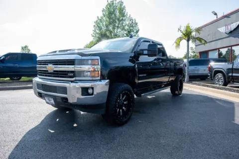 More photos of 2017 Chevrolet Silverado 2500 HD LTZ at Lux Motors, IN