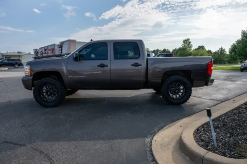 More photos of 2007 Chevrolet Silverado 1500 LT w/2LT at Lux Motors, IN