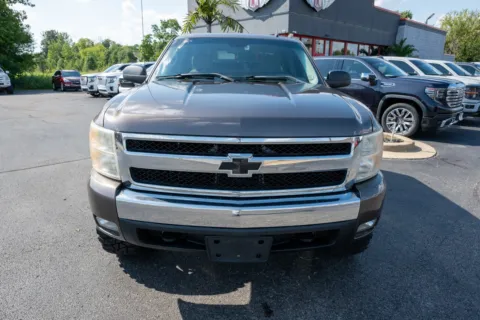 Photos of 2007 Chevrolet Silverado 1500 LT w/2LT for sale in Evansville, IN at Lux Motors