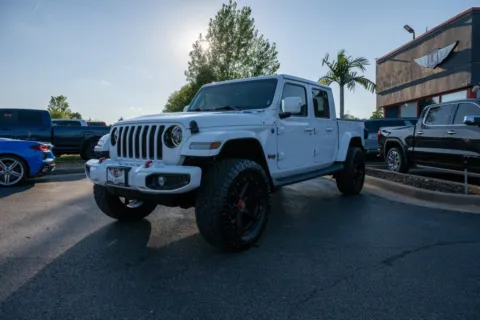 More photos of 2022 Jeep Gladiator High Altitude at Lux Motors, IN