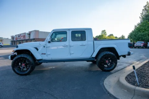 More photos of 2022 Jeep Gladiator High Altitude at Lux Motors, IN