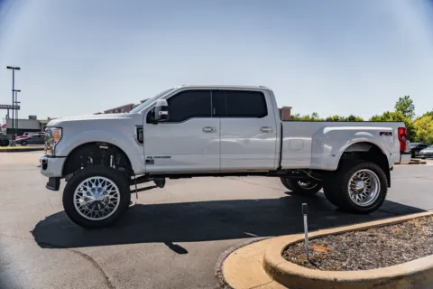 More photos of 2022 Ford Super Duty F-450 DRW Limited at Lux Motors, IN