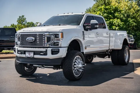More photos of 2022 Ford Super Duty F-450 DRW Limited at Lux Motors, IN