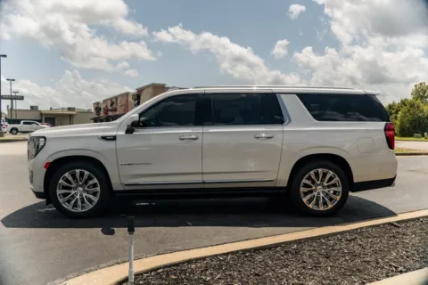 More photos of 2024 GMC Yukon XL Denali *Reserve Pkg* at Lux Motors, IN