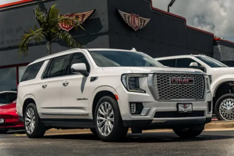 White 2024 GMC Yukon XL Denali *Reserve Pkg* for sale in Evansville, IN