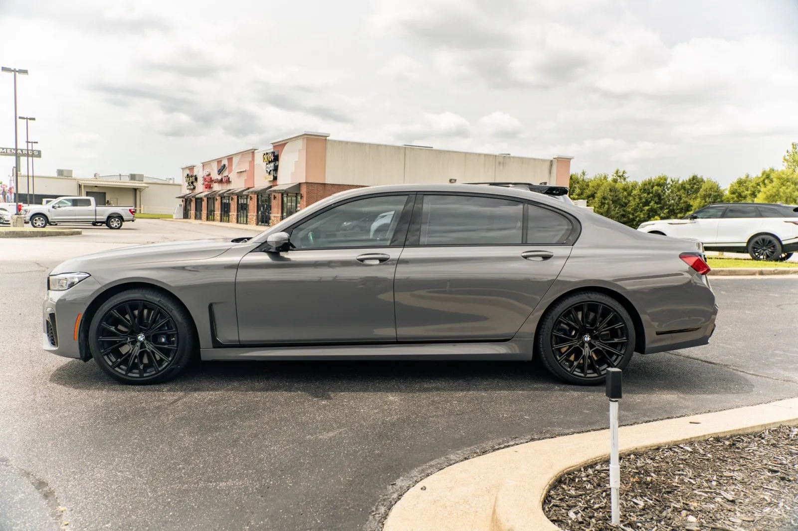 2022 Bmw M760Li photo 2